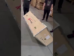 Η ανθεκτική συσκευασία αποδεικνύει ότι το ξύλινο κουτί της μοτοσυκλέτας μπορεί να αναποδογυριστεί χωρίς καμία βλάβη